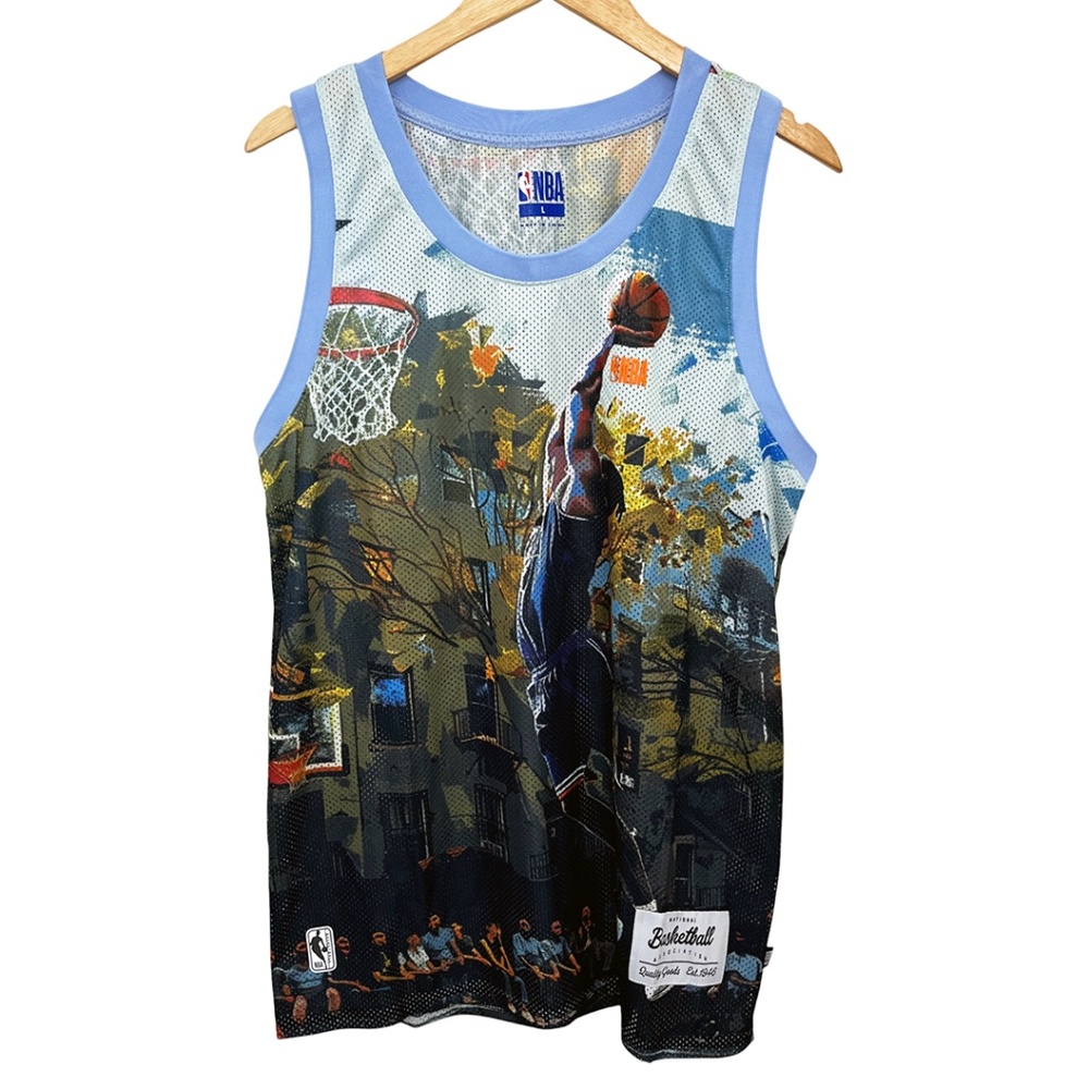 NWT NBA Men's Basketball Jersey Tank Top with Player Dunking Graphic Large